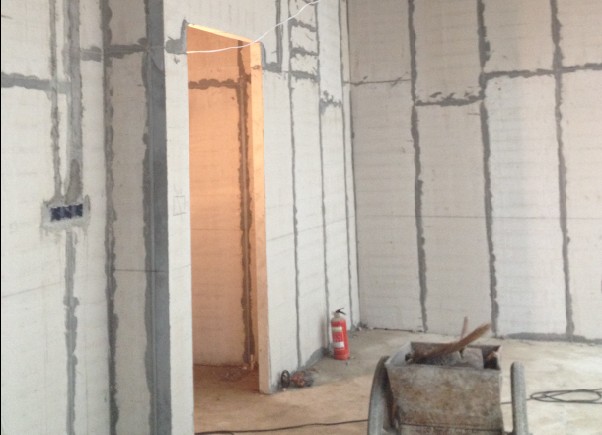 會所內(nèi)部門窗隔墻板施工展示圖三