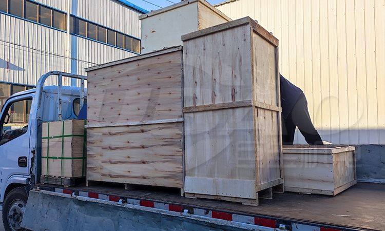 真空上料机、筛网、真空泵小车发货喽