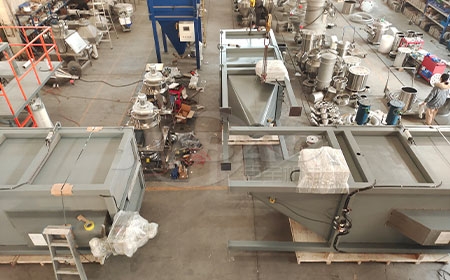 3臺噸袋拆包機打包中，準備發貨