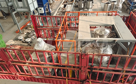 湖北武汉丁先生订购的真空上料机、无尘投料站发货