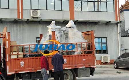 四川攀枝花客户订购的2台TLZ-600无尘投料站发货